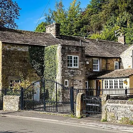 The Belle - A Lovingly Converted Grade II Listed Home From Home In Bakewell Exterior photo