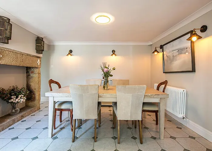 The Belle - A Lovingly Converted Grade II Listed Home From Home In Bakewell